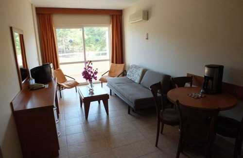 Kadnlar Denizi Mahallesi Resort | Tuntas Family Suites Kusadasi