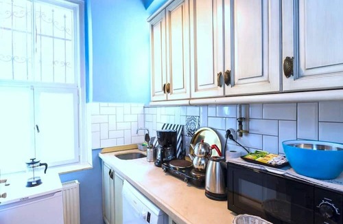 Galata Apartment | Design Flat- 4rm-3Bdrm-3Bth-1st flr