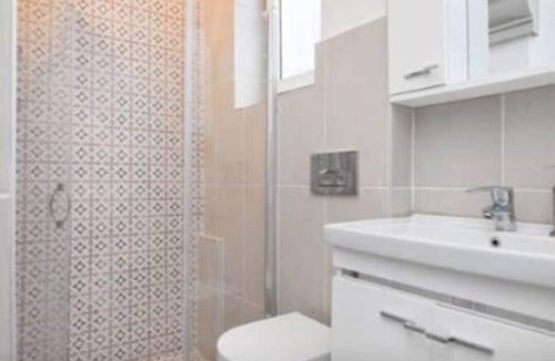 Galata Apartment | Design Flat- 4rm-3Bdrm-3Bth-1st flr