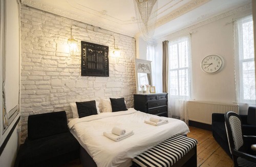 Galata Apartment | Design Flat- 4rm-3Bdrm-3Bth-1st flr