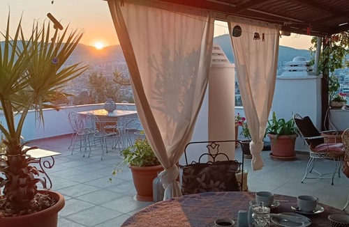 Kusadasi House | Anzac Golden Bed