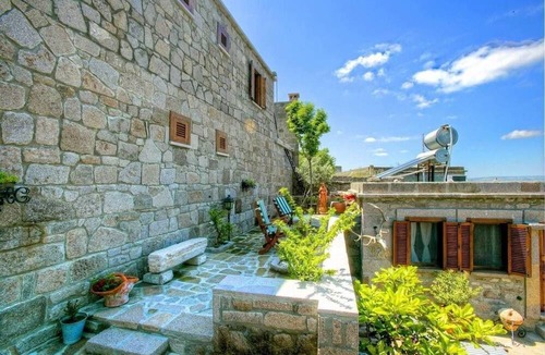 Behram Hotel | Idasos Tasodalar