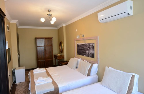 Ayvalik City Center Hotel | Hayriye Hanim Ege