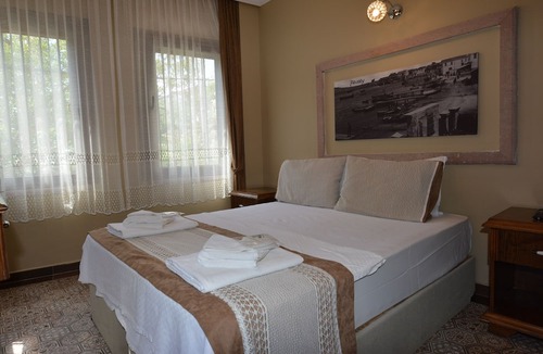 Ayvalik City Center Hotel | Hayriye Hanim Ege