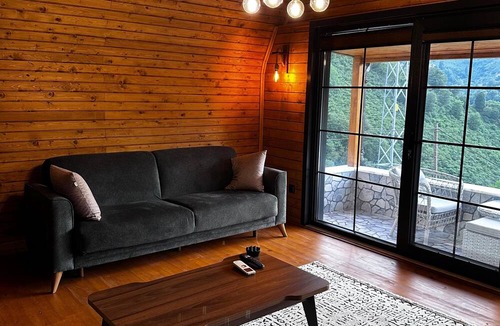 Kasustu Ski Chalet | QZEN BUNGALOW