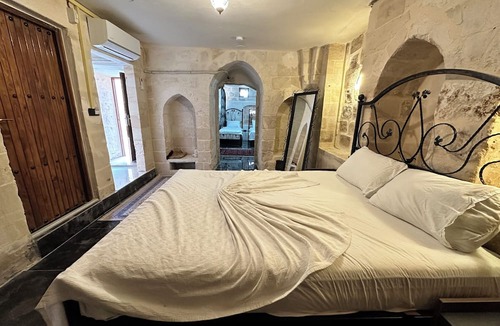 Artuklu Hotel | Petra Şah Konağı