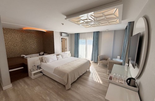 Altınyunus Mahallesi Hotel | Kalyon Çeşme