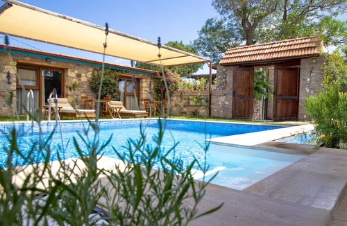 Ayvalik House | Hop Küçükköy