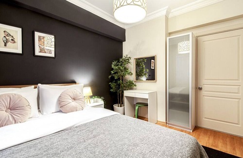 Osmanbey Apartment | Central and Convenient Flat in Sisli