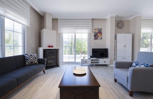 Avlana House | Greenery Home with Shared Pool in Marmaris