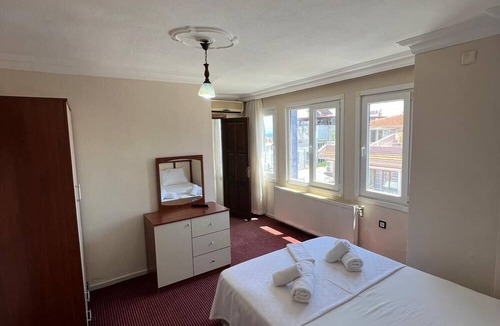 Altinoluk Hostel | Cam Cahithan