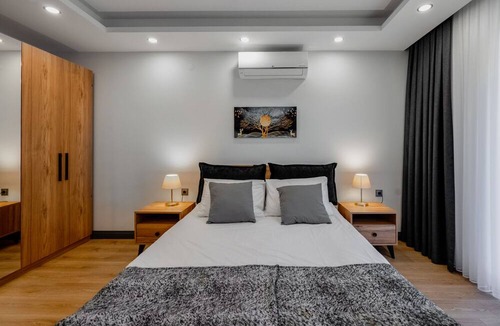 Lara Apartment | Modern Flat w Patio and Garden 5 min to Lara Beach
