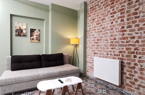 Gumussuyu Mahallesi Apartment | Modernly Decorated Flat 2+1 Taksim Center Z-1