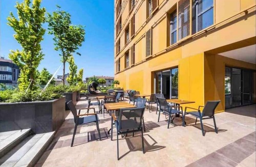 Pendik Apartment | Ultra Luxe 2+1 Flat in a Site with Sea View