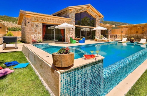 Sarıbelen Villa | Stone architecture villa for 5 people with sauna and jacuzzi in nature