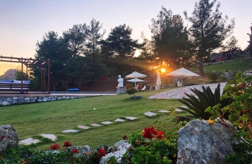 Avlana House | Greenery Home with Shared Pool in Marmaris