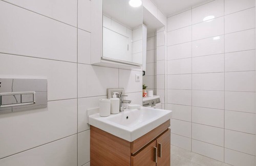 Esentepe Apartment | Central Flat w Garden 10 min to Metro and Zorlu
