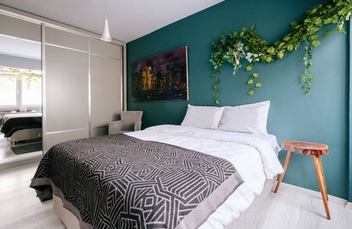Besiktas Apartment | Vibrant Flat with Balcony 10 min to Besiktas Sq