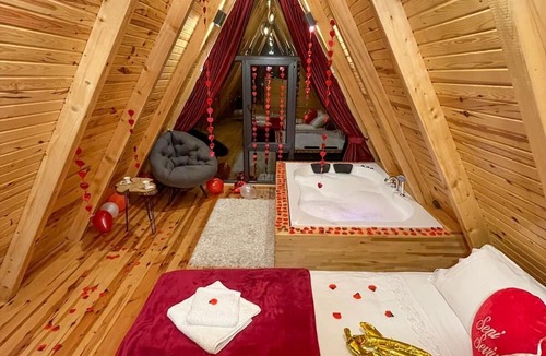 Ardesen Ski Chalet | Dağ,dere,deniz,Şehir ve orman manzaralı,jakuzili. Şömineli bungalov