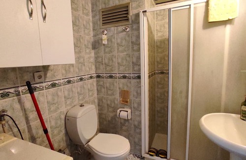Atakent Mahallesi House | Sea and sunset view, close to public transportation, 1+1 within the safe site