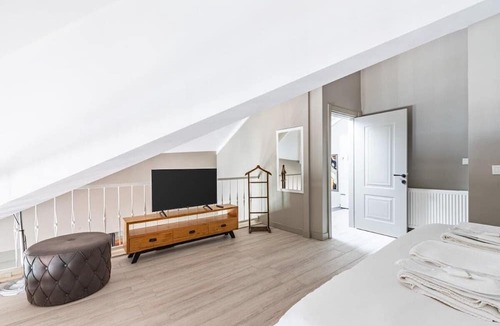 Balat Apartment | This apartment is a 1 bedroom(s), 2 bathrooms, located in Fatih, İstanbul.