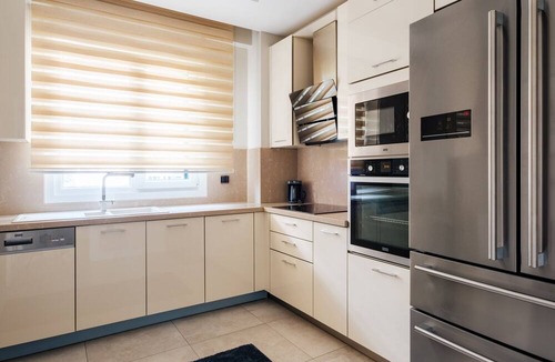 Fenerbahce Apartment | Central, Spacious Flat 3 min to Coast in Kadikoy