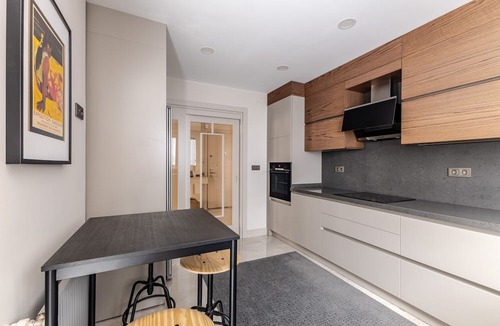 Caddebostan Mahallesi Apartment | Stylish Flat with Balcony 4 min to Bagdat Avenue