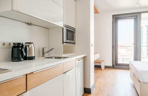 Merter Apartment | Studio with City View Balcony 2 min to Metro