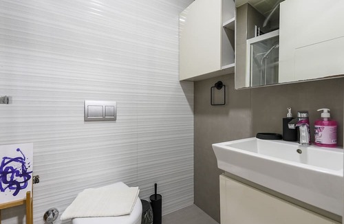 Kepez Apartment | Studio Flat w Shared Pool and Garden in Antalya