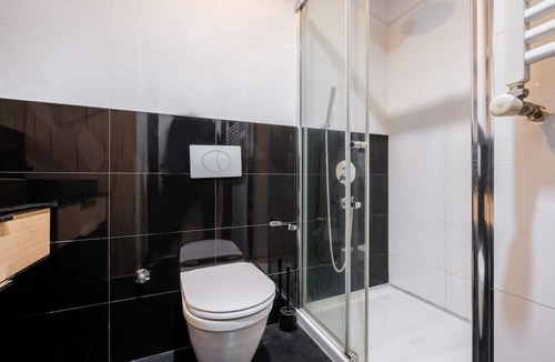 Merter Apartment | Studio with City View Balcony 2 min to Metro