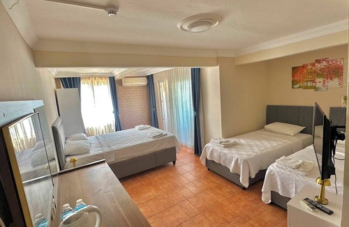 Kucukkuyu Hotel | Deniz Kenarı Beach & Garden