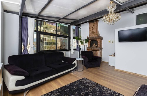 Balcova Apartment | 8 Rooms House