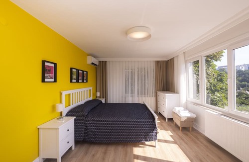 Kabatas Condo | Top Floor 3BR Apartment · Bosphorus & Palace View · Central Beyoğlu