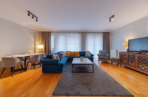 Cihangir Apartment | Spacious 3-bedroom apartment in amazing İstanbul with AC