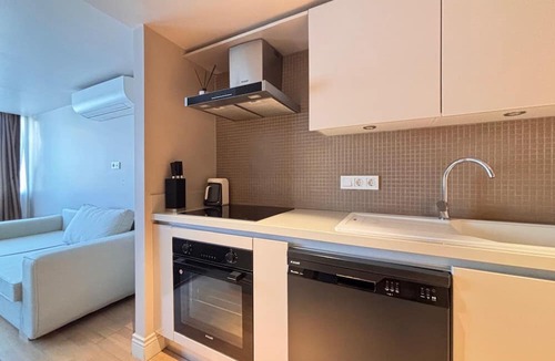 Karakoy Apartment | Chic 1BR in the Heart of Karaköy