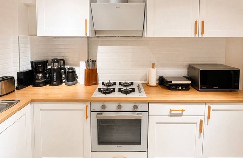 Moda Apartment | Prime Location Luxurious 4-BDR apartment with 4 AC's+1000 mbps internet+balcony