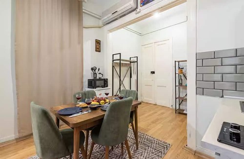 Galata Apartment | 2-bedroom apartment in peaceful İstanbul with air conditioning