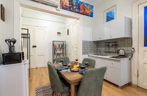 Galata Apartment | 2-bedroom apartment in peaceful İstanbul with air conditioning