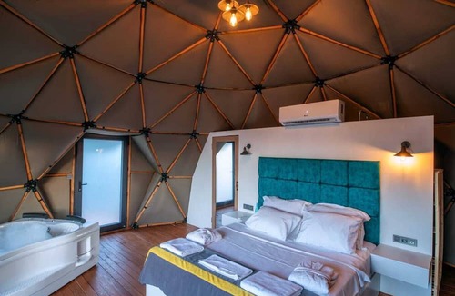 Bodrum Ski Chalet | Lussoglamping
