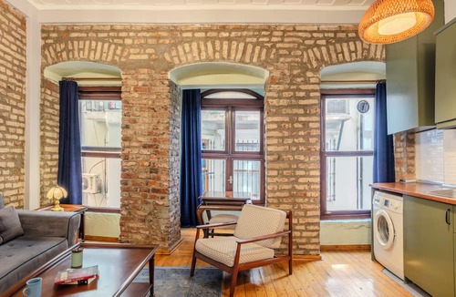 Galata Apartment | Elegant & Artsy 1BR Galata’s Hidden Gem/AC/Walk everywhere