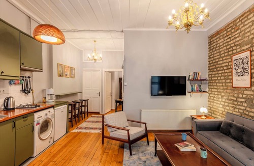 Galata Apartment | Elegant & Artsy 1BR Galata’s Hidden Gem/AC/Walk everywhere