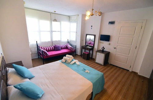 Alacati Ski Chalet | Mor Salkım Konağı
