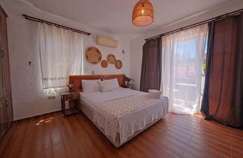 Alacati Ski Chalet | Mor Salkım Konağı