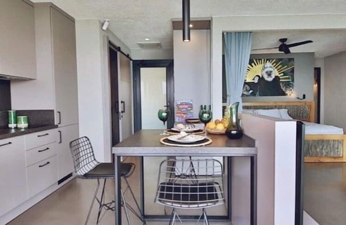 Bodrum City Center Apartment | Surfer Caravan Gastro Pub and Suites