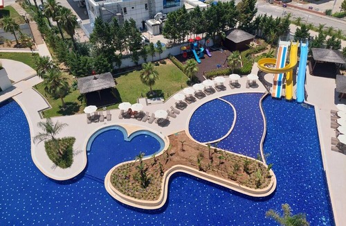 Kundu Apartment | Modern & Stylish Apartment with Indoor&Outdoor Pools, GYM, SPA, near Beach