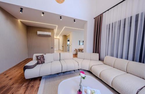 Dosemealti Villa | Luxury villa with waterfall pool and garden For 9 people