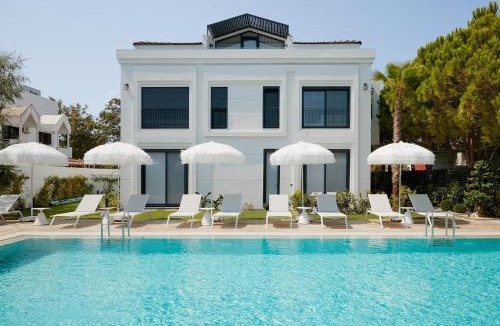 Ilica House | Suite apartments with pool, 300 m to the BEACH in the center of Ilica