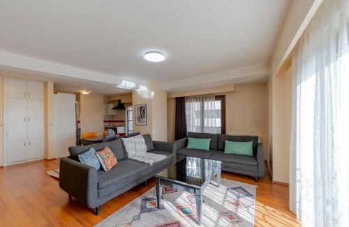 Tophane Apartment | Spacious Central One Bedroom Apartment with View and Elevator