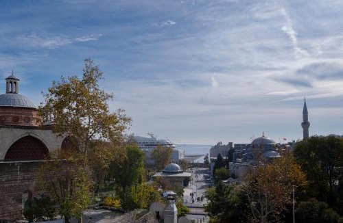 Tophane Apartment | Spacious Central One Bedroom Apartment with View and Elevator
