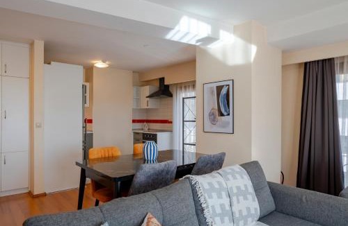 Tophane Apartment | Spacious Central One Bedroom Apartment with View and Elevator